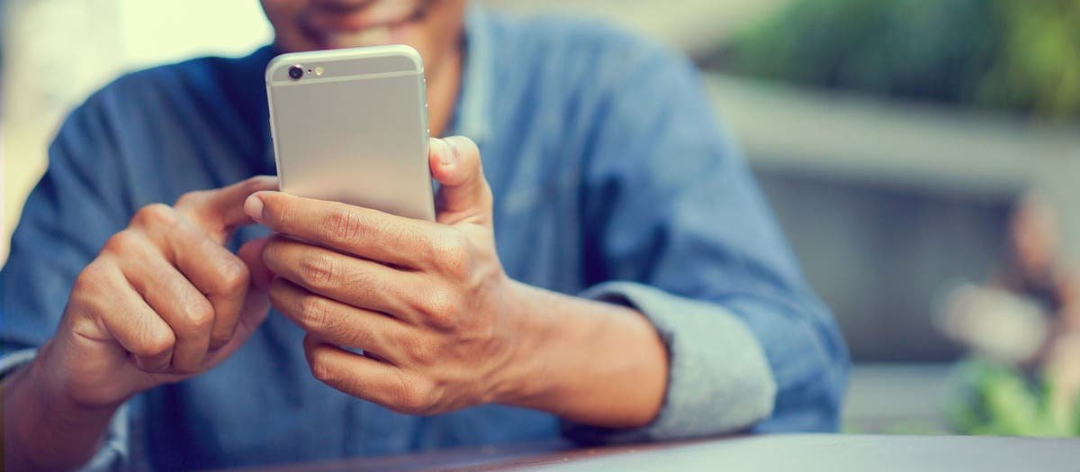 Smartphone interface showing how to block 2080582684
