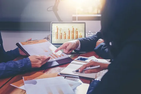 Team background and advisor section on icostamp.com