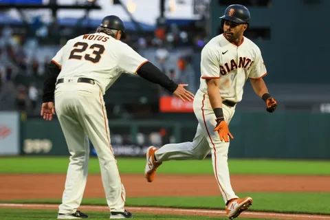 Giants infielder tags an Orioles runner in a close play at second base