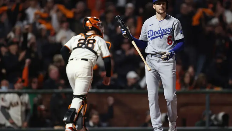 Logan Webb pitching during Giants vs Dodgers game