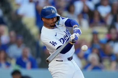 Mookie Betts scoring a run for Dodgers
