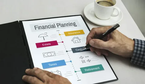 Entrepreneur using thesmallbusinesstimes to manage small business finances