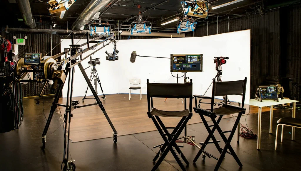izonemedia360.com entrepreneur managing professional video shoot