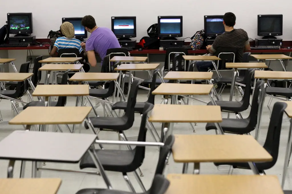 Students attending a virtual class using Classroom 15x tools