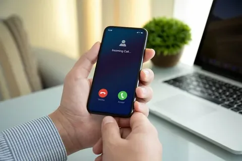 Caller ID showing 0116 201 8000 on mobile screen