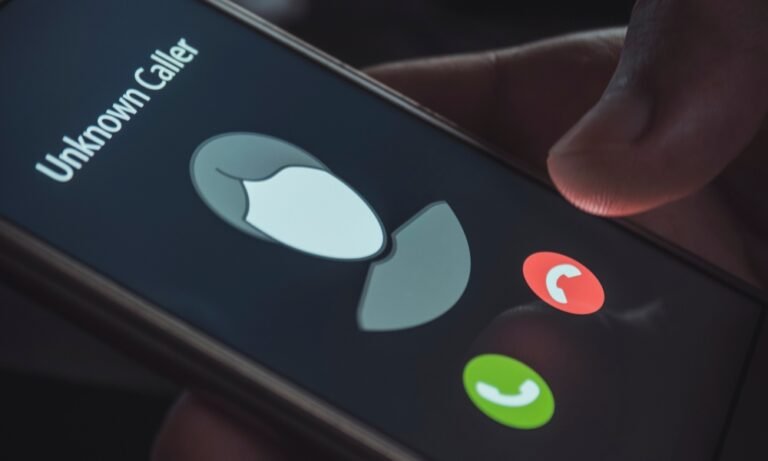 Incoming call alert from 2045876705 on smartphone screen