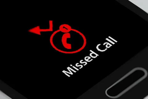 unknown number 2080589329 appearing on smartphone screen