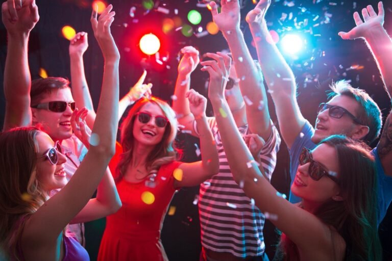 kemno party event with colorful lights and crowd dancing