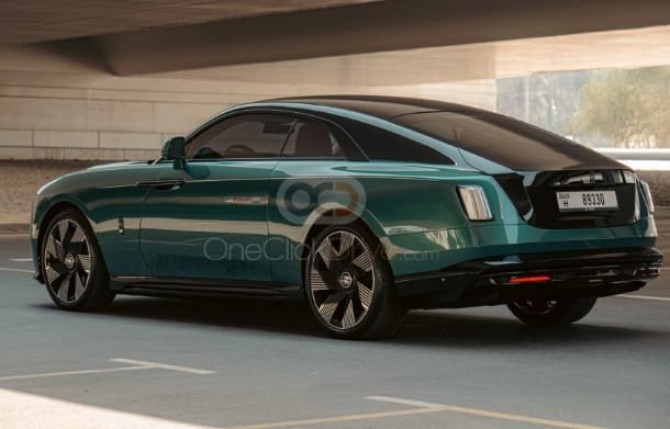 Dubai in a Rolls Royce Rent Offers More